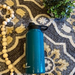 ✨3/$15✨ 34 oz Hydroflow water bottle